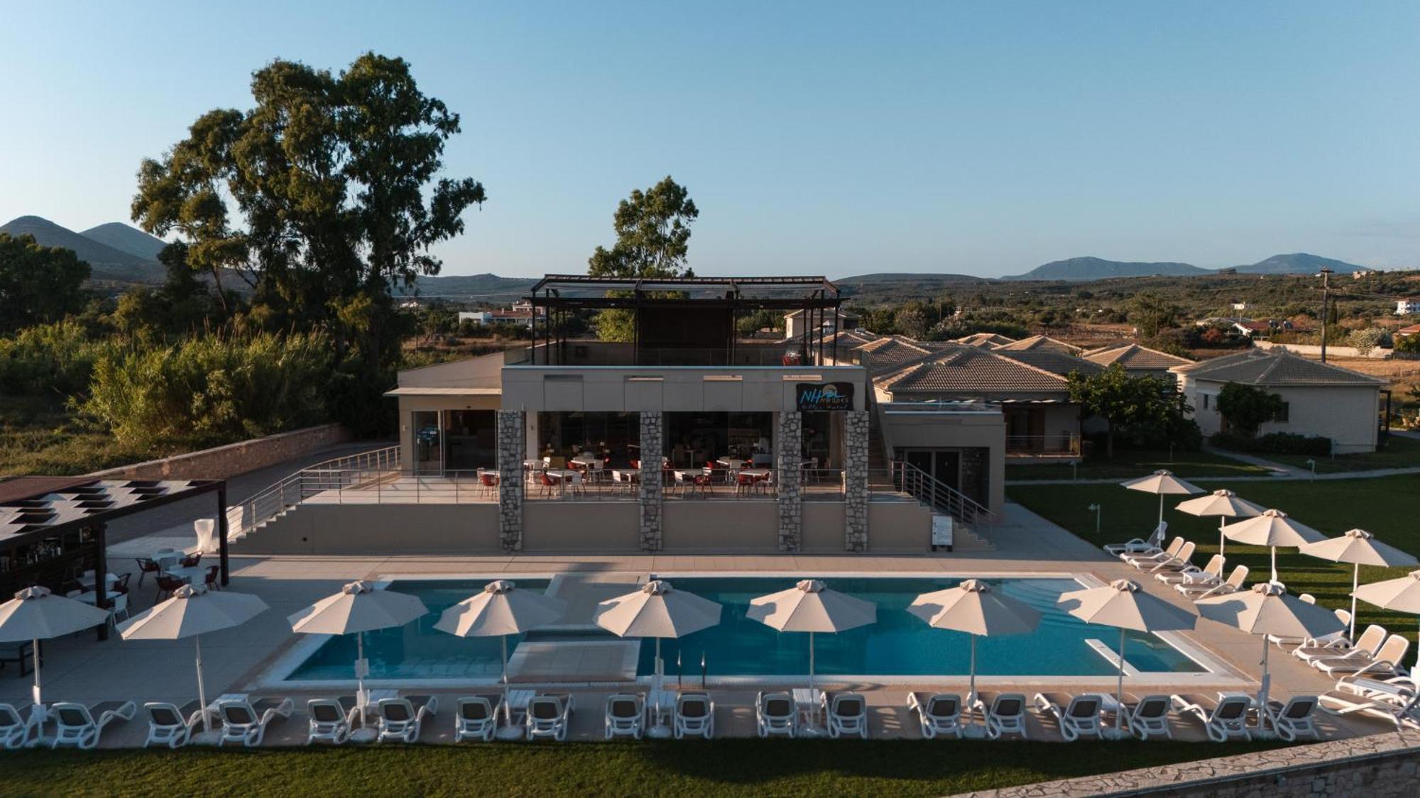 Niriides Luxury Villas 3*